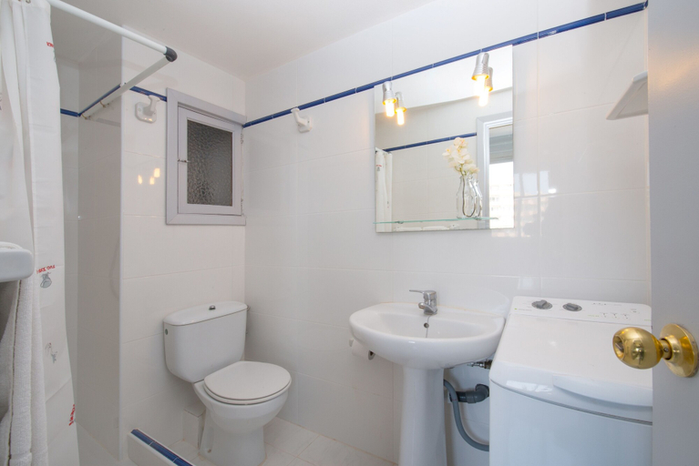 Bathroom, Apartamentos Calablanca, Baleares