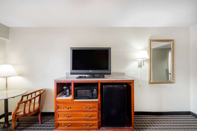 Others 5, Super 8 by Wyndham Dandridge, Jefferson
