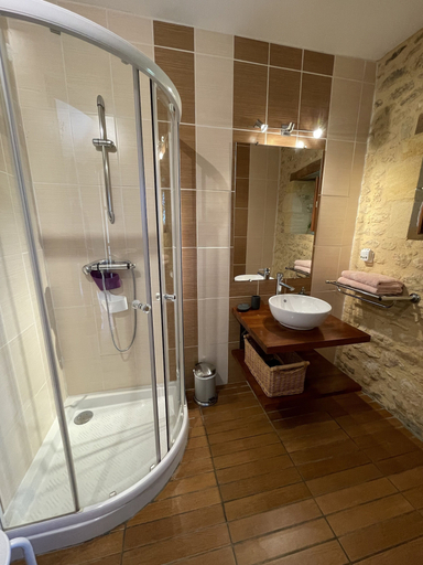 Bathroom 5, Chambres D'Hôtes La Ferme de la Croix, Dordogne