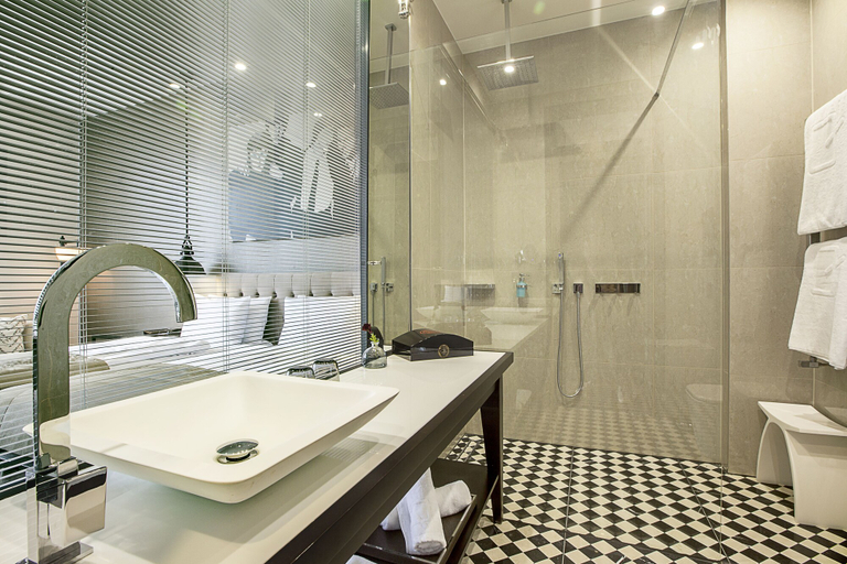 Bathroom 5, Quentin XL Potsdamer Platz Hotel, Berlin