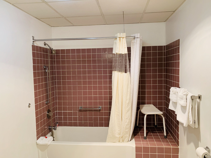 Bathroom 4, Olde Amish Inn, Lancaster