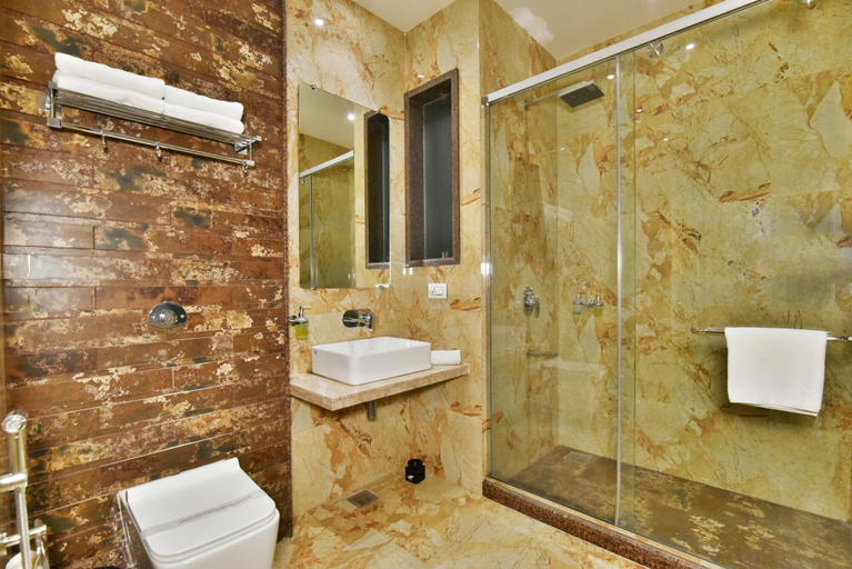 Bathroom 4, Hotel Infa, Amritsar