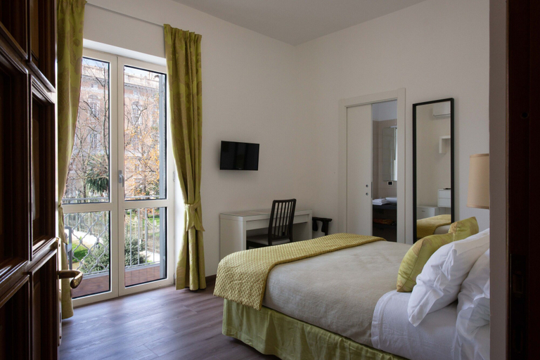 Bedroom 4, L'Insolita Reggia, Caserta
