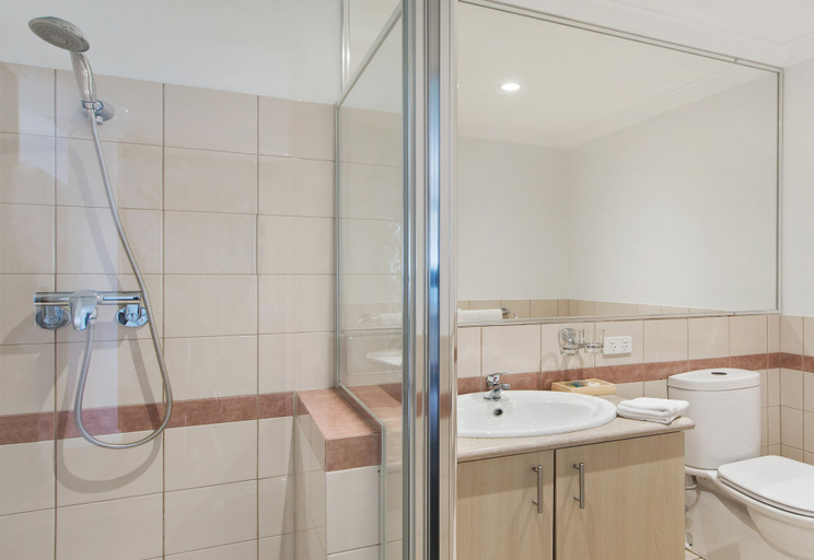 Bathroom 5, The Peninsula Riverside Serviced Apartments, Perth