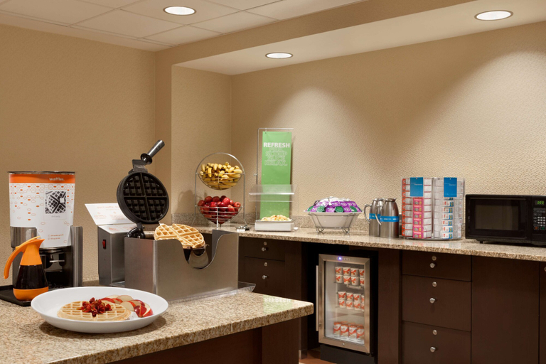 Food & Drinks 5, Hampton Inn & Suites Hartford/East Hartford, Hartford