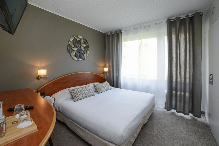 Bedroom 4, Hôtel Restaurant Novalaise Plage, Savoie