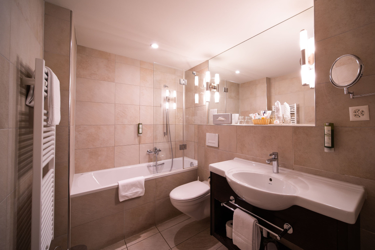 Bathroom 5, Hotel Krebs Interlaken, Interlaken