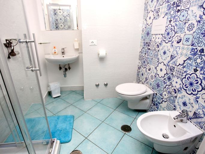 Bathroom 5, B&B La Grotta Marina, Napoli