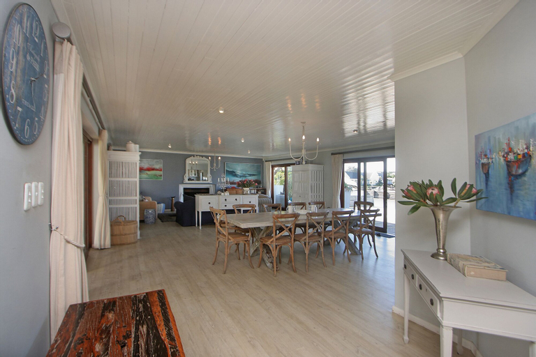 Food & Drinks 4, 8 Seaglades, Cacadu