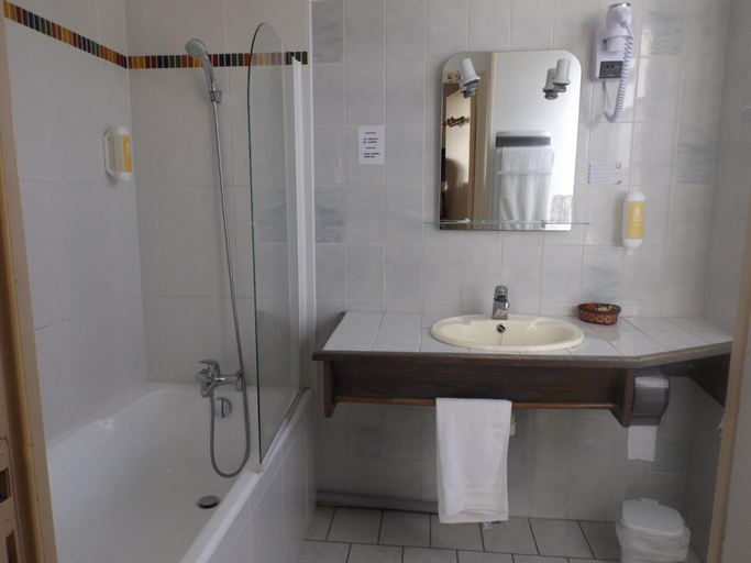 Bathroom 4, Hotel La Residence, Charente