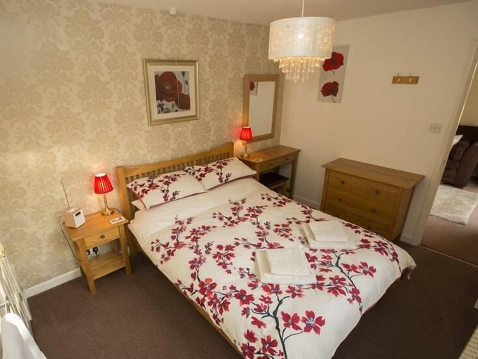 Bedroom 2, Bramlies, Dorset