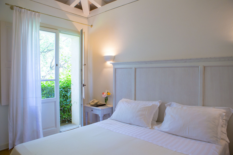 Bedroom 3, Tarthes Hotel, Medio Campidano