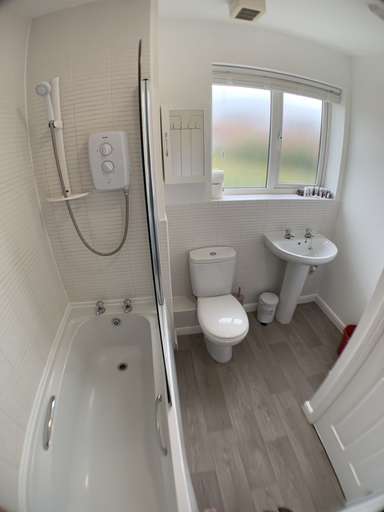 Bathroom, The coach house views netflix sleeps 5, Leicestershire
