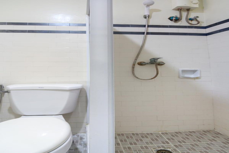 Bathroom, Maanyag Pension House, Mandaue City