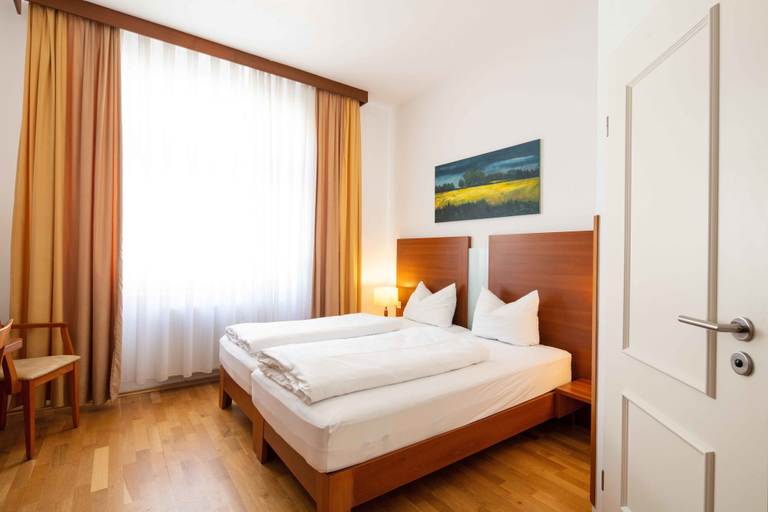 Bedroom 3, Hotel Graf Zeppelin, Konstanz