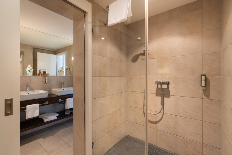 Bathroom 5, Hotel Krebs Interlaken, Interlaken