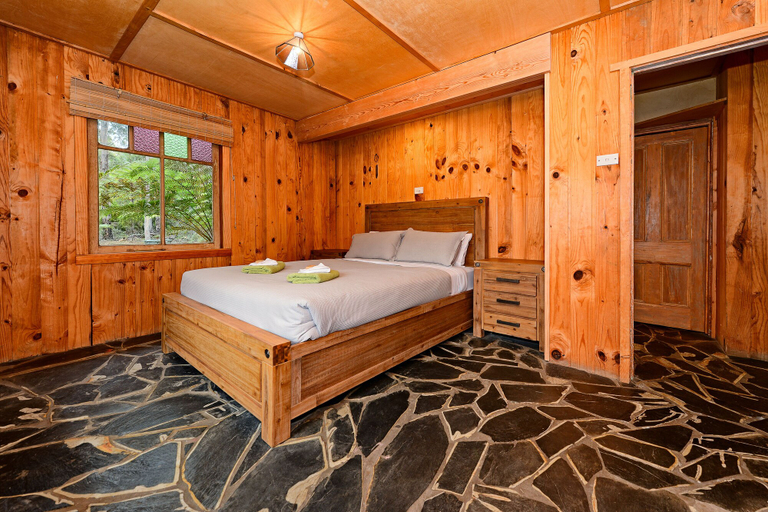 Bedroom 3, Saintys Creek Cottage, Kingborough