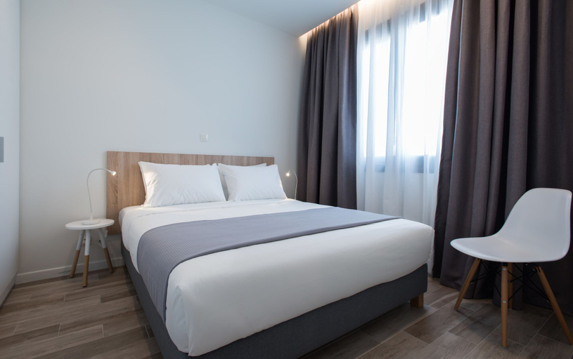 Bedroom 4, Spot Apart, Attica