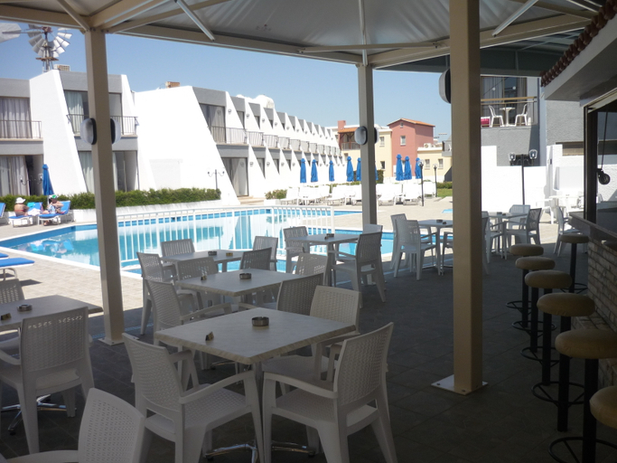 Food & Drinks 5, Penelope Beach Hotel Apts