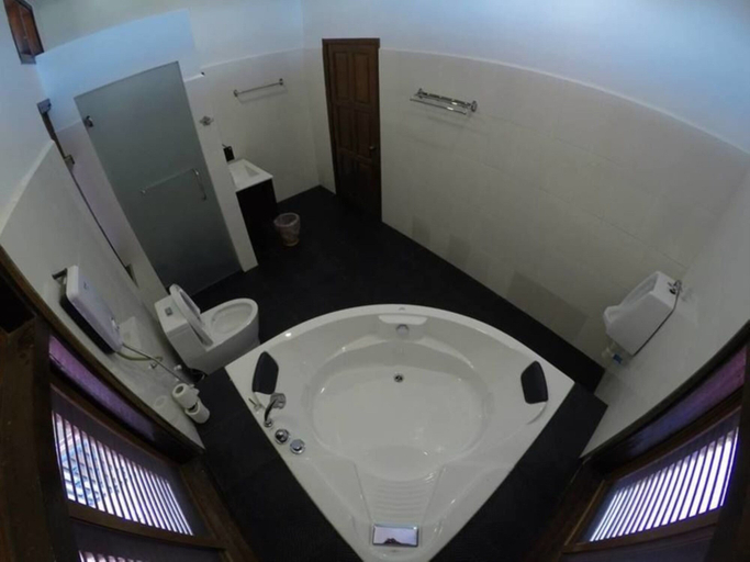 Bathroom 4, Villa Vedici, Kampot