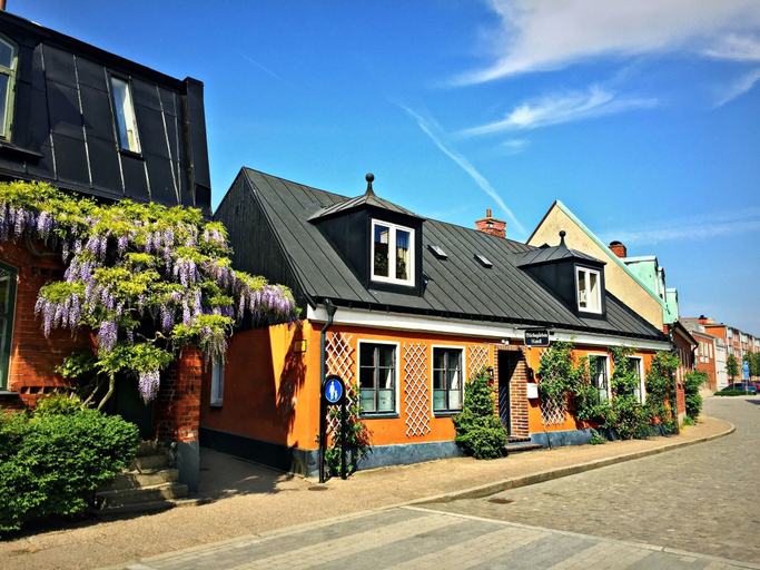 Exterior & Views