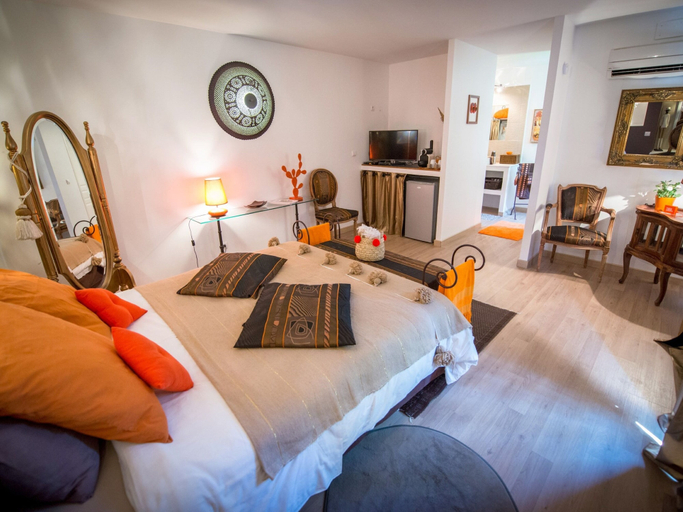 Bedroom 5, Villa Ambrosia, Aude