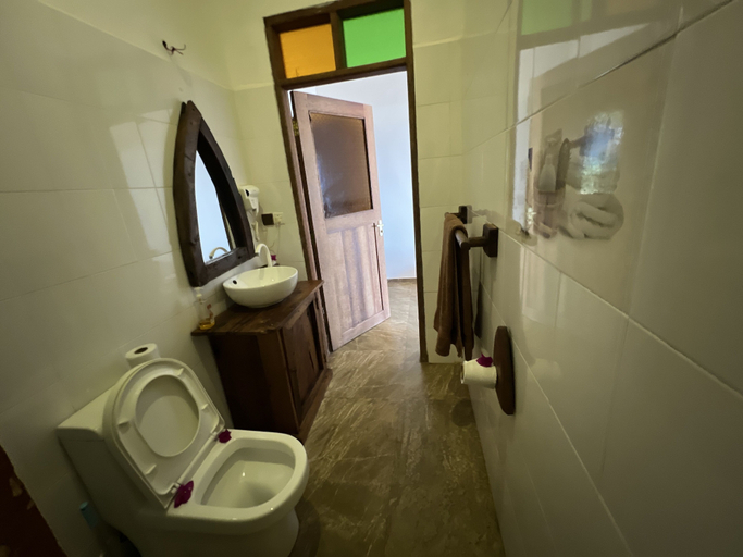 Bathroom 3, Mano Kendwa Beach, Kaskazini 'A'