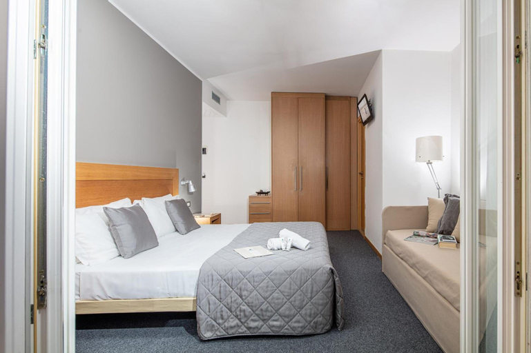 Bedroom 4, Hotel Martini, Udine