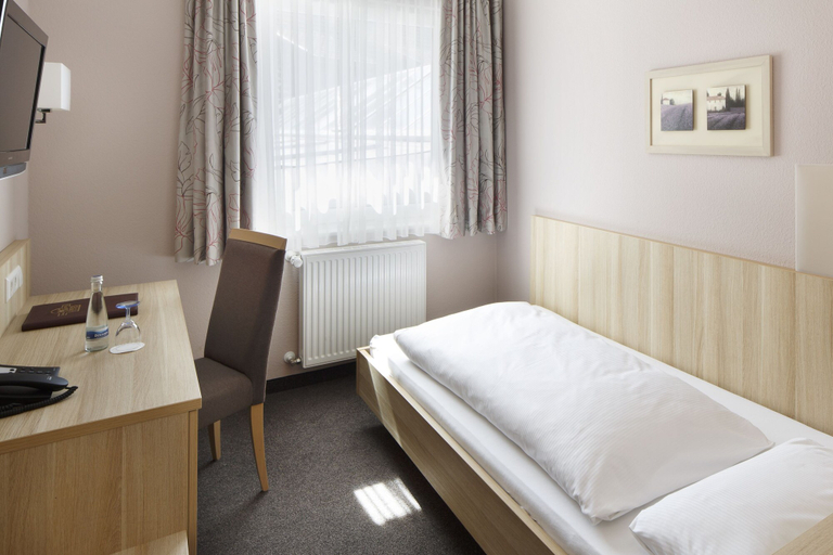 Bedroom 4, Hotel Schwärs Löwen Freiburg, Freiburg im Breisgau
