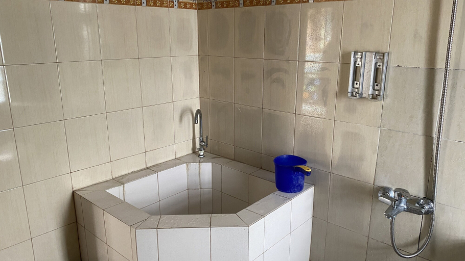 Bathroom 3, Omah Eling Medang Kamulan Borobudur, Magelang