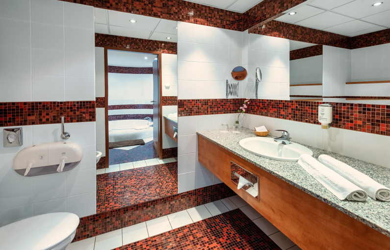 Bathroom 3, Hunguest Hotel Pelion, Tapolca