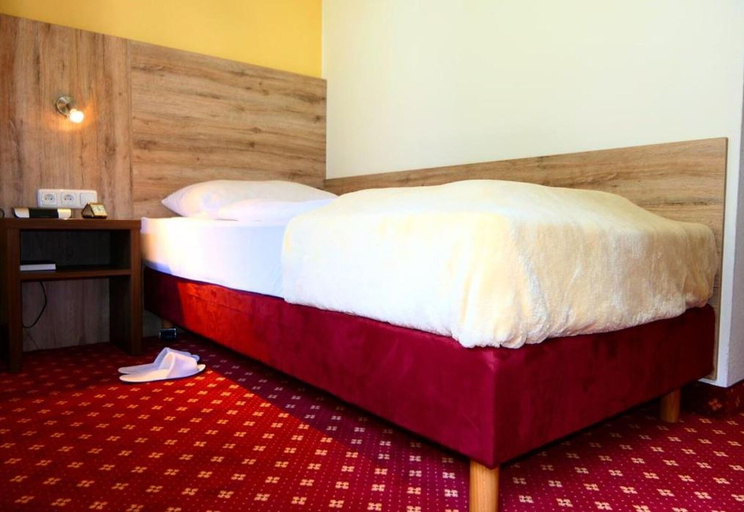 Bedroom 3, Hotel Christel, Aschaffenburg