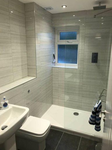 Bathroom 3, Beautiful Refurbished Home - Short Walk to the Beach, Cornwall