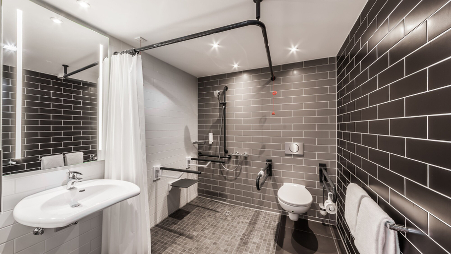 Bathroom 5, Holiday Inn Express MUNICH - CITY EAST by IHG, München
