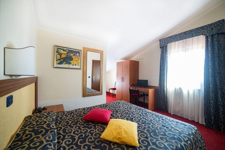 Bedroom 4, Hotel Italia & Lombardi, Viterbo