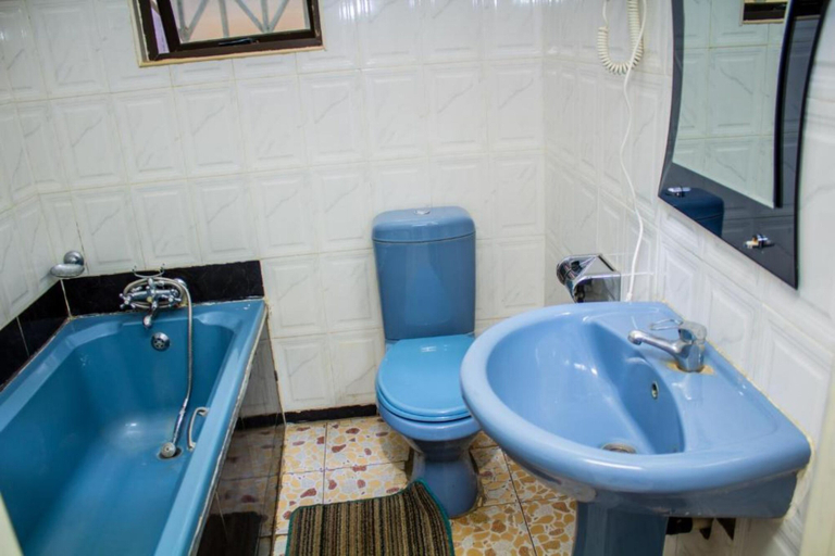 Bathroom, Rugems Executive Lodge, Lusaka