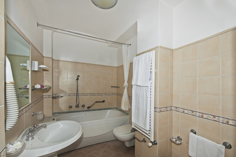 Bathroom 3, Albergo California, Salerno