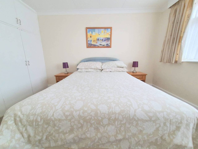 Bedroom 2, 2-bed Flat With Superfast Wi-fi DW Lettings 9WW, Kent