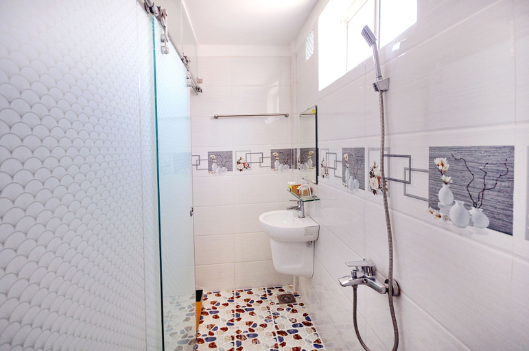 Bathroom 3, Arise Hotel, Nha Trang