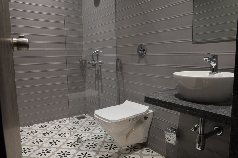 Bathroom 3, MAGNUS FORTUNE HOUSE, BUSINESS HOTEL, Pune