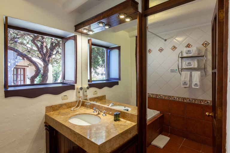 Bathroom 4, Inti Punku Valle Sagrado, Urubamba