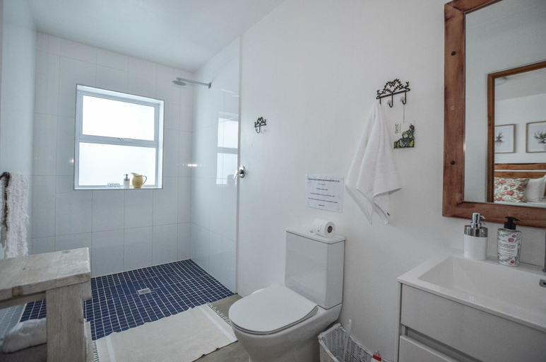Bathroom 3, Kariza, West Coast