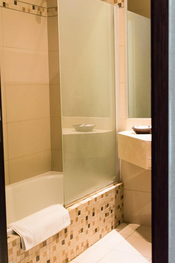 Bathroom 4, Howard Johnson by Wyndham Neuquen, Confluencia