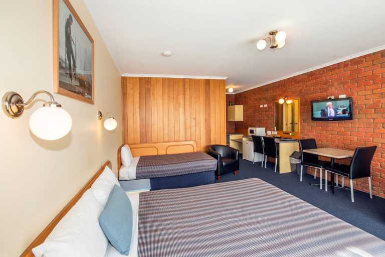 Bedroom 3, Torquay Tropicana Motel, Surf Coast - East