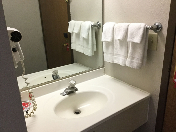 Bathroom 4, Econo Lodge Lincoln, Lancaster