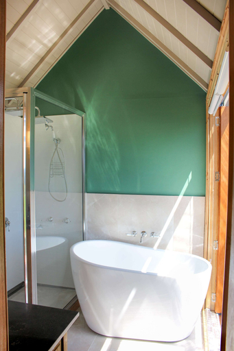 Bathroom 4, Compass Hut, Devonport