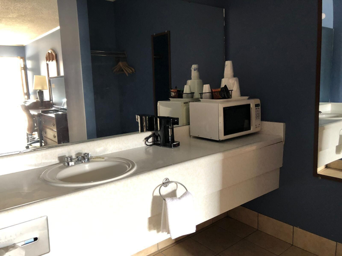 Bathroom 4, Rose Motel, Butler