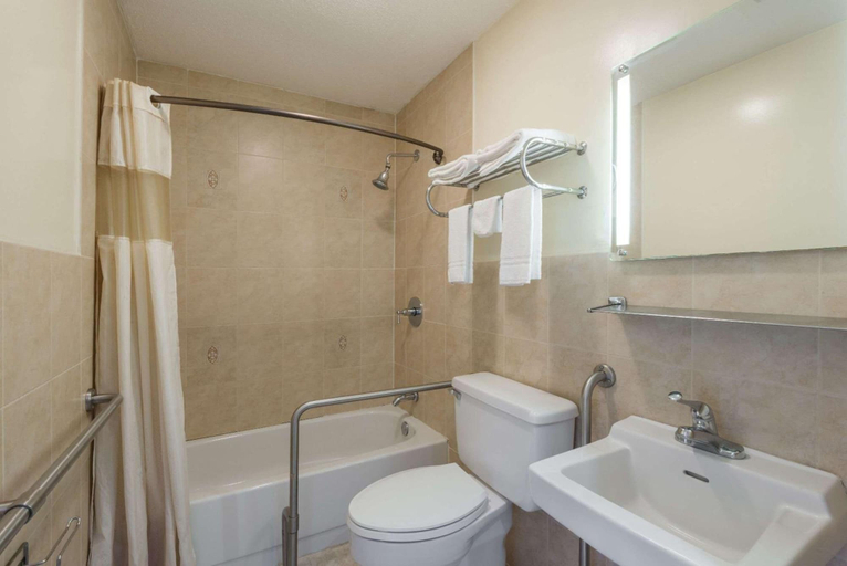 Bathroom 4, Elite Inn, Windham
