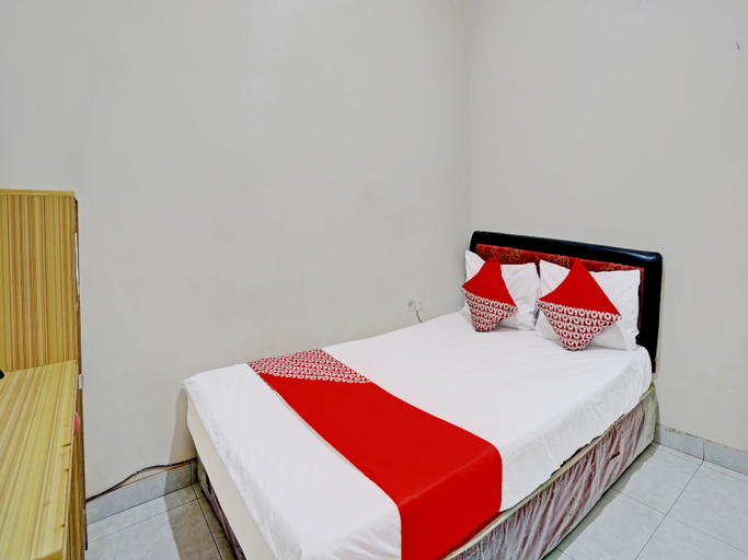 Bedroom 1, OYO Life 92190 Arya Guest House, Tulungagung