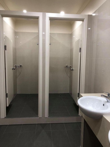 Bathroom 5, Elizabeth Hostel, Melbourne